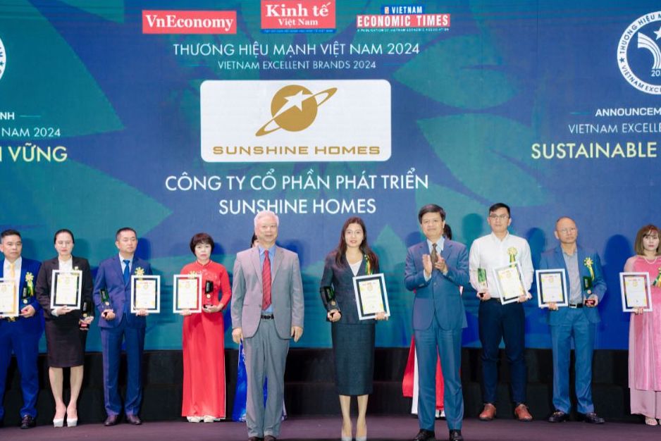  Tong Giam doc Sunshine Homes Do Thi Dinh  dai dien doanh nghiep nhan vinh danh trong Top “Thuong hieu Manh - Phat trien ben vung nam 2024” tai Chuong trinh Thuong hieu Manh Viet Nam lan thu 21.