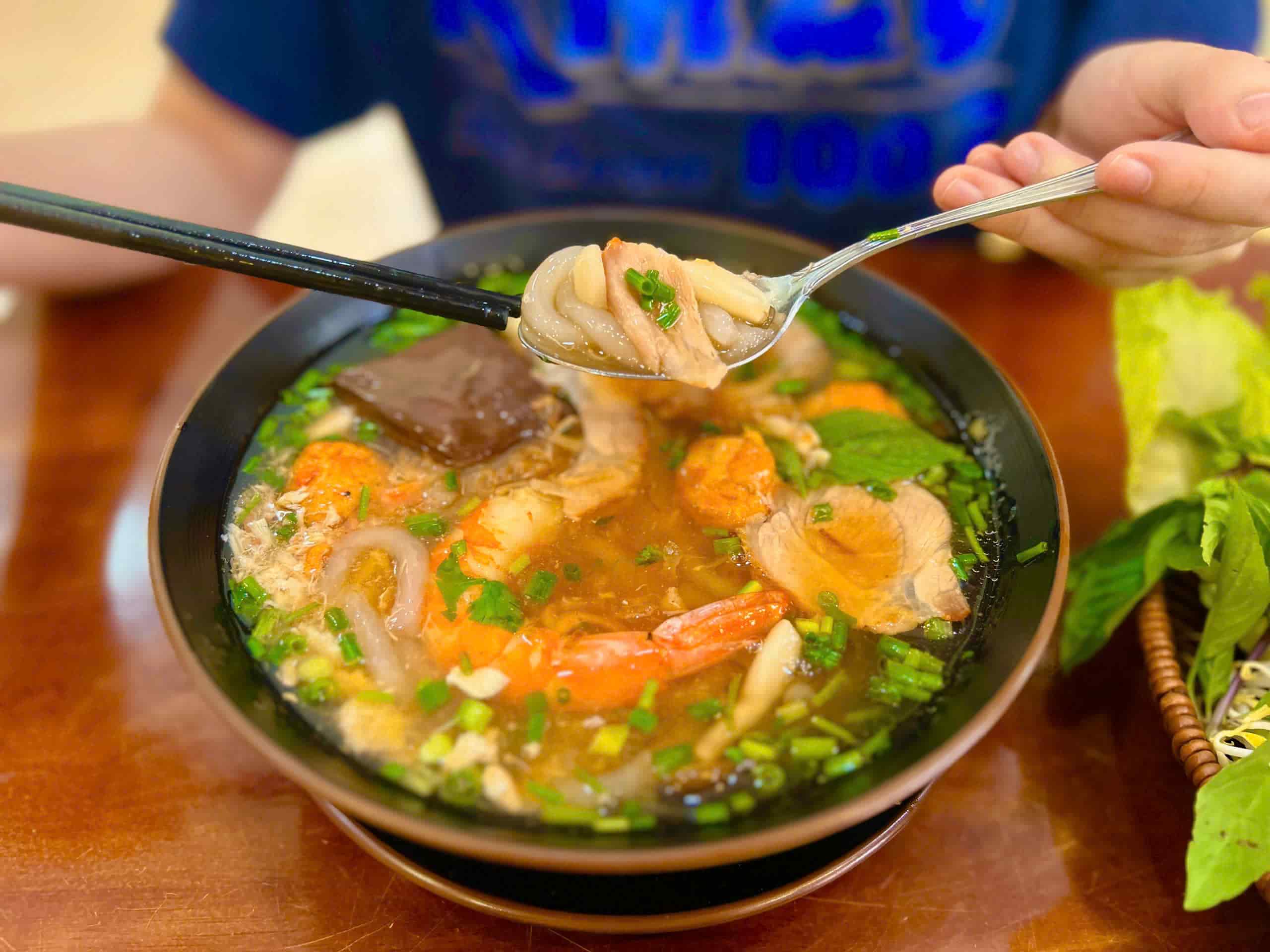 Nuoc dung banh canh co do sanh min. Anh: Hoai Lan