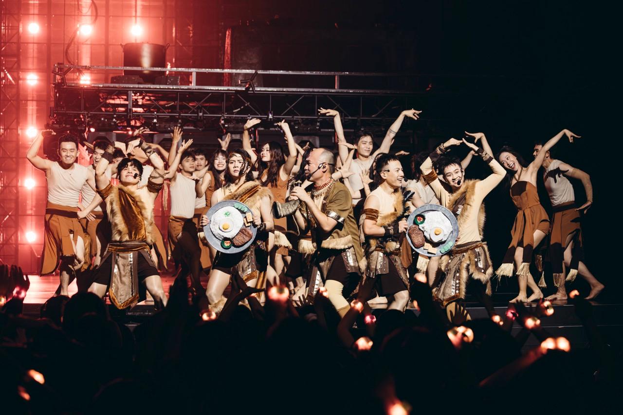 Talents performing in Brother Overcoming Thousands of Challenges. Photo: Producer.