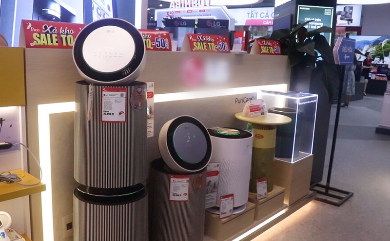 Concerned about pollution, Hanoi residents rush to buy air purifiers