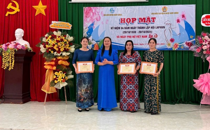 Female union members, civil servants, public employees and workers are increasingly promoting their capacity and role in the overall development of the locality. Photo: Chau Thanh District Labor Federation