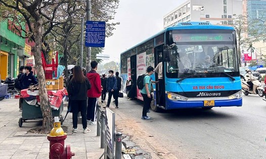 Hà Nội tăng giá vé vận tải hành khách công cộng bằng xe buýt từ 1.11. Ảnh: Tuệ Linh
