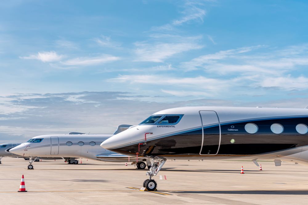 Close-up of the world's 5 most expensive private jets in Da Nang. Photo: Da Nang Airport