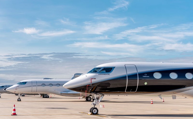 Close-up of the world's 5 most expensive private jets in Da Nang. Photo: Da Nang Airport