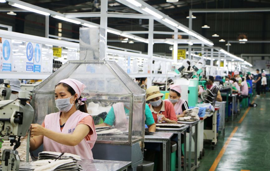 Many mountainous workers have had jobs and stable incomes right in their localities when industrial parks were established and put into operation. Photo: Nguyen Tung
