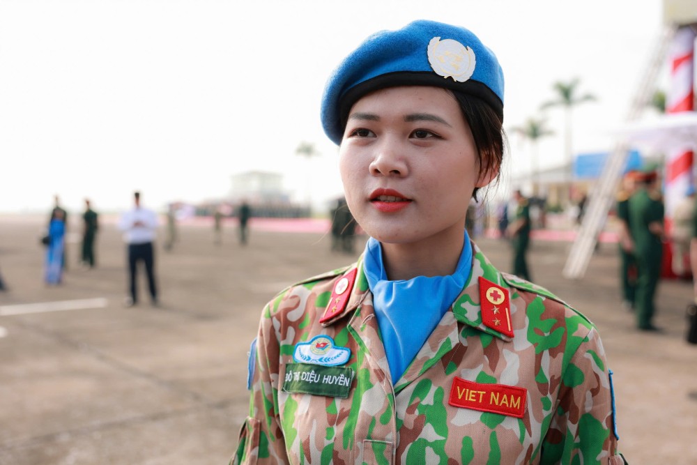 Trung úy Đỗ Thị Diệu Huyền là một trong những sĩ quan trẻ tuổi nhất đợt gần đây tham gia nhiệm vụ gìn giữ hòa bình Liên Hợp Quốc. Ảnh: Hải Nguyễn
