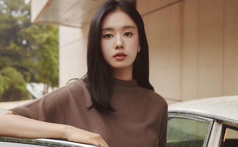 Ahn Eun Jin is currently considering acting in a romantic film. Photo: Instagram
