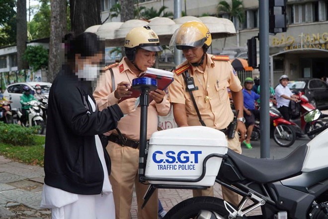 Vì sao học sinh đi xe dưới 50 phân khối vẫn bị xử phạt?