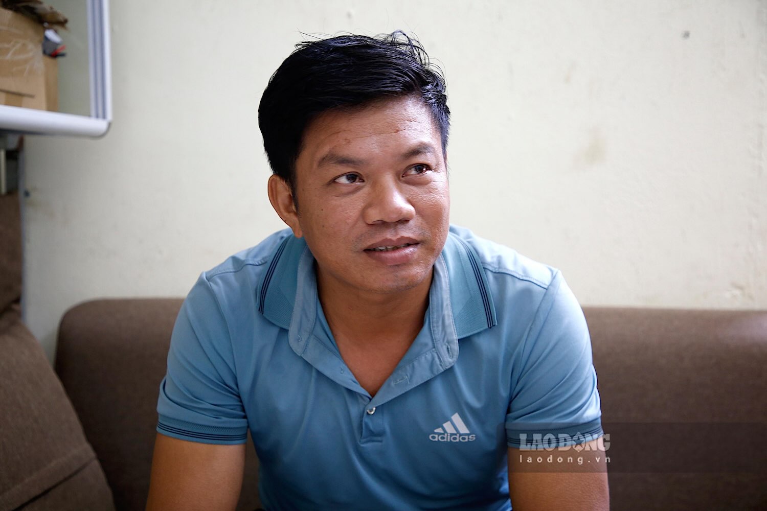 Fisherman Nguyen Nam Trung is worried when his voyage monitoring device loses signal or is unstable. Photo: Cong Sang