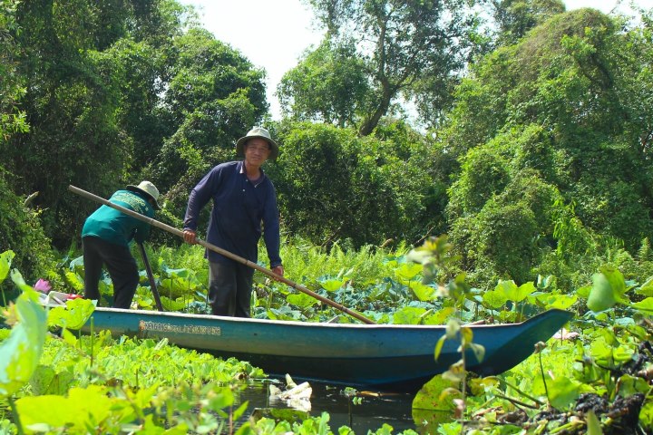 Rocking a sampan during flood season in Tra Su cajuput forest