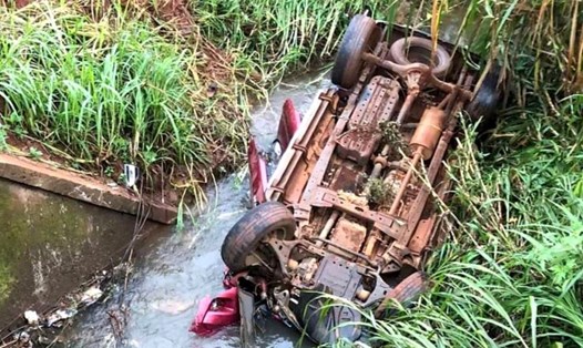 Hiện trường vụ lật xe khiến 3 người tử vong. Ảnh: Người dân cung cấp