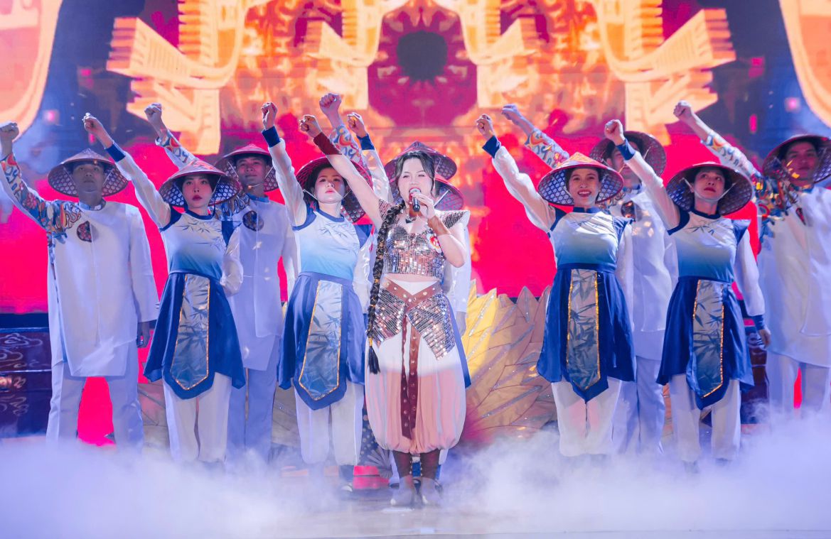 Performance at the contest by Ms. Tran Thi Ngoc Anh. Photo: Provided by the character