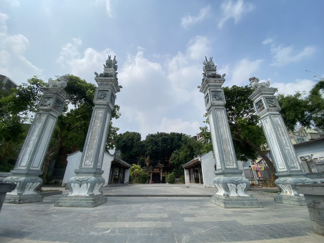 Temple of the two heroines Hai Ba Trung seen from the Red River.