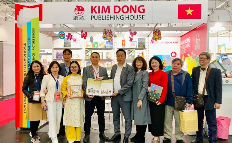 Vietnamese publishers and book distributors participate in the Frankfurt Book Fair. Photo: Organizing Committee