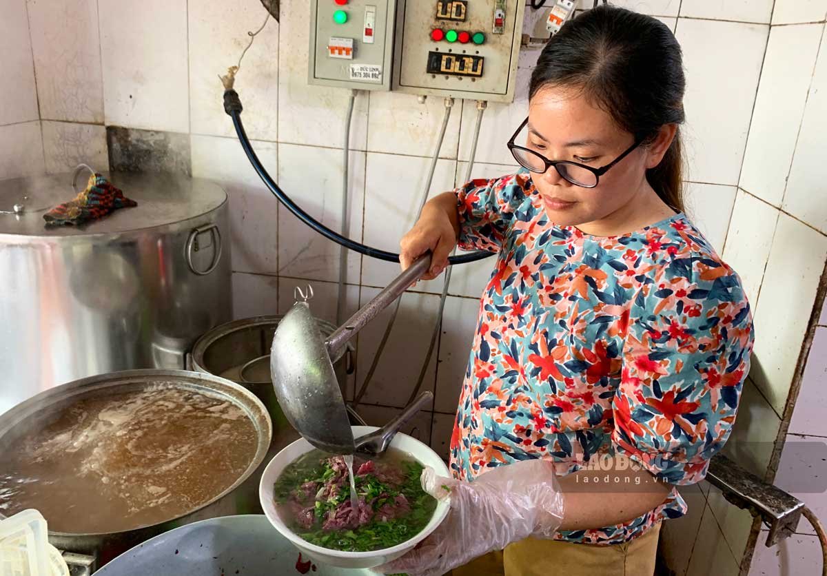 The famous three-generation pho restaurant in Dong Son commune (Nam Truc district, Nam Dinh province). Photo: Luong Ha