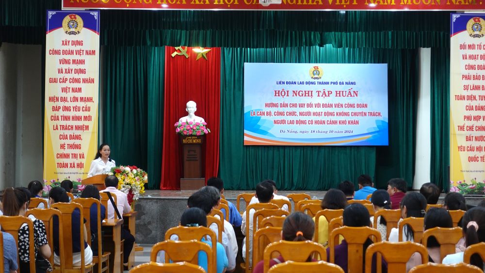 Da Nang Trade Union conducts training on lending to union members. Photo: Tran Thi