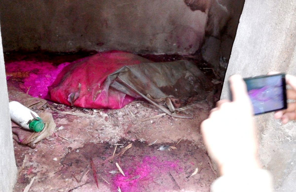 The remaining Falizan drug, which was banned from use, caused pollution at the old headquarters of Duy Hoa Cooperative (Trieu Hoa commune, Trieu Phong district), and has now been treated. Photo: Hung Tho.