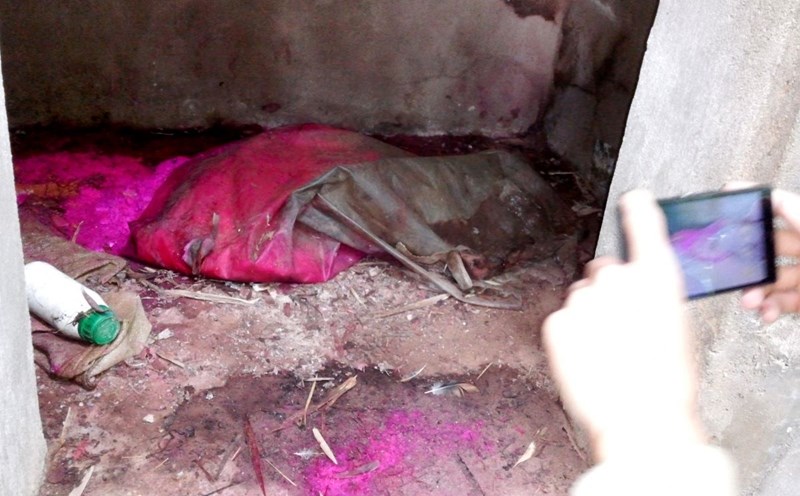 The remaining Falizan drug, which was banned from use, caused pollution at the old headquarters of Duy Hoa Cooperative (Trieu Hoa commune, Trieu Phong district), and has now been treated. Photo: Hung Tho.