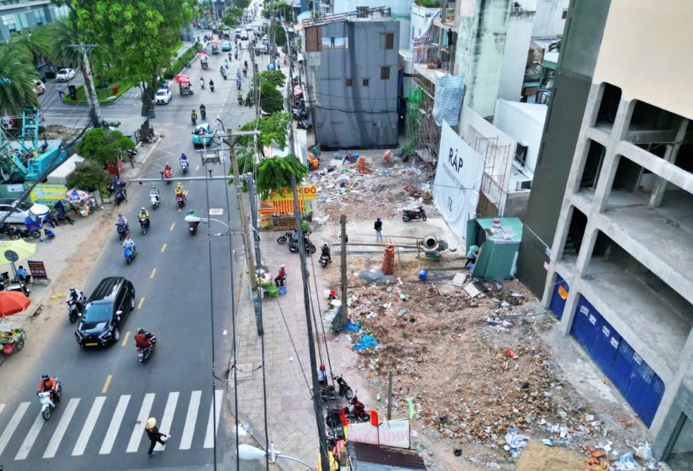  Cong truong thi cong du an metro so 2 tai vong xoay Dan Chu. Ảnh: Anh Tu