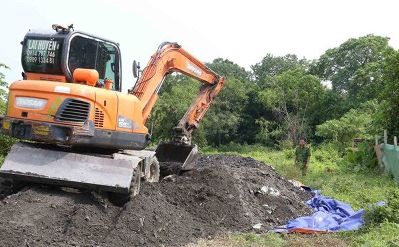 Scene of the illegal dumping of 200 tons of waste in Phong Khe ward (Bac Ninh city). Photo: Bac Ninh Provincial Police