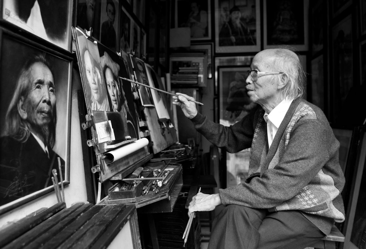 Portrait painting. Photo: Le Bich