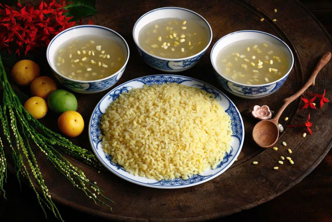 Bowl of areca flower sweet soup for the Full Moon Festival. Photo: Hai An