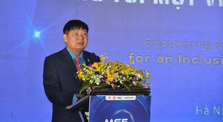 Vice President of the Vietnam General Confederation of Labor Phan Van Anh spoke at the forum with the theme "Building People and Technology towards a digitally inclusive Vietnam". Photo: Bao Han