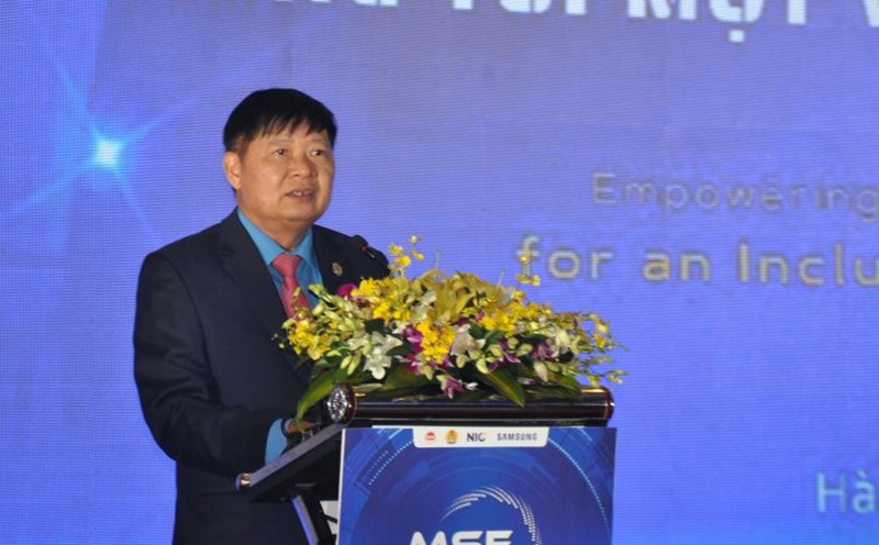 Vice President of the Vietnam General Confederation of Labor Phan Van Anh spoke at the forum with the theme "Building People and Technology towards a digitally inclusive Vietnam". Photo: Bao Han