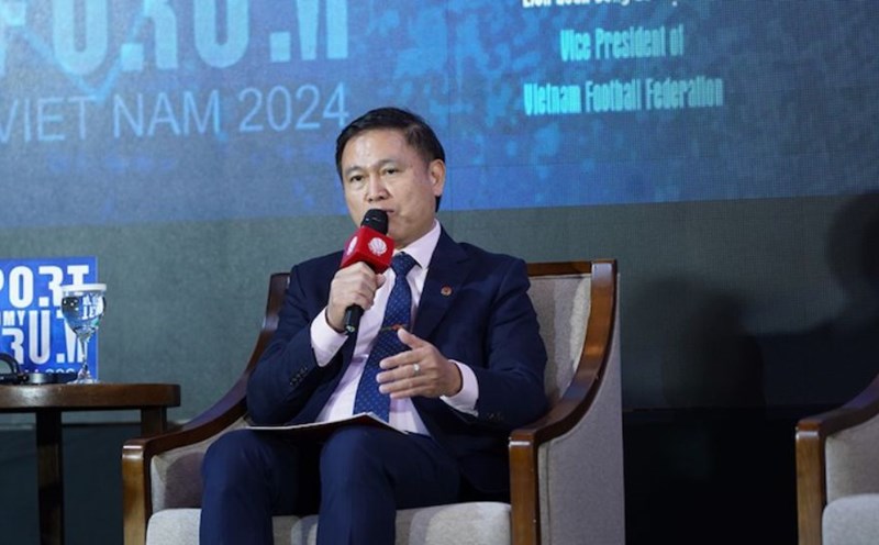 Mr. Tran Anh Tu - Vice President of VFF, Chairman of the Board of Directors of VPF Company shared at the Vietnam Sports Economic Forum. Photo: Organizing Committee