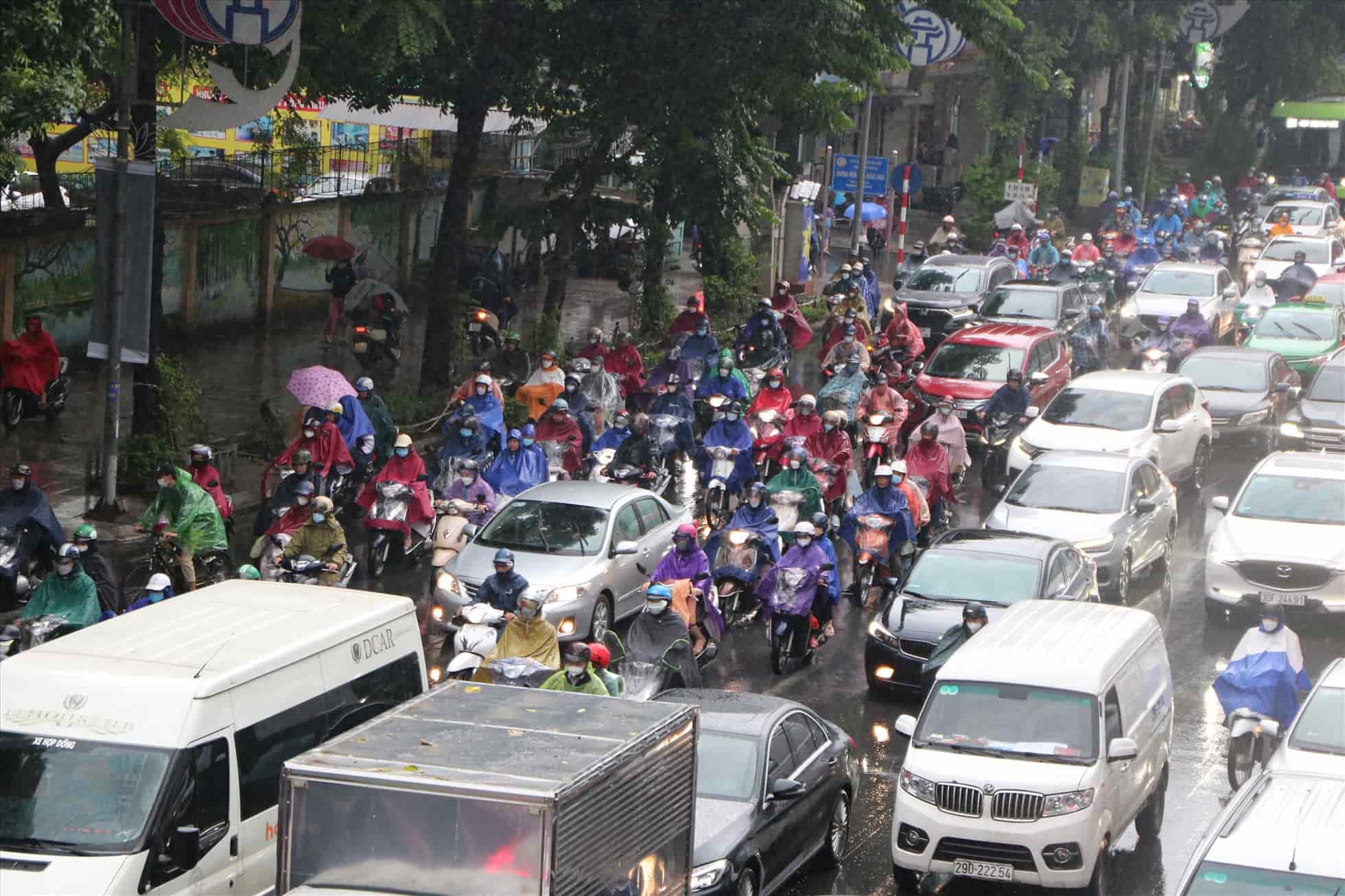 Weather Forecast for the North tomorrow, October 19, there will be scattered showers. Photo: Huu Chanh