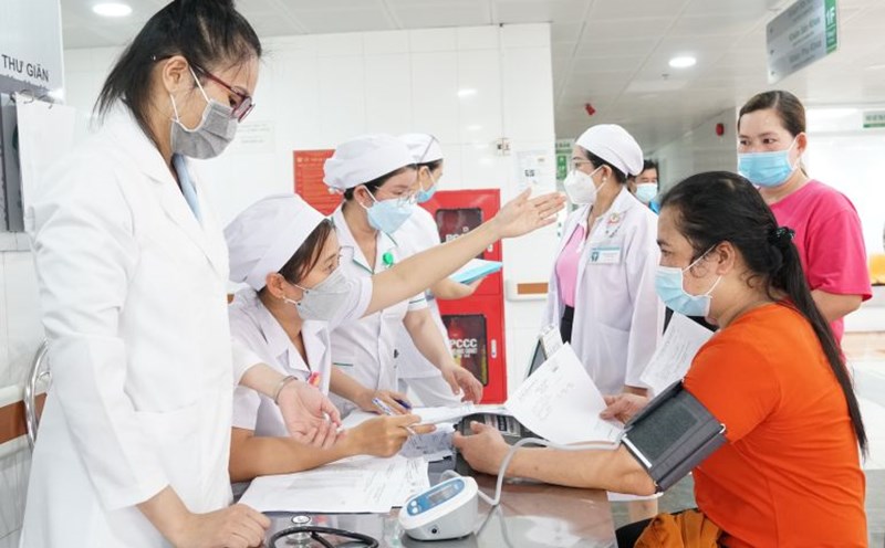Female union members and workers are supported with free reproductive health check-ups from the Your Health model. Photo: Phuong Anh