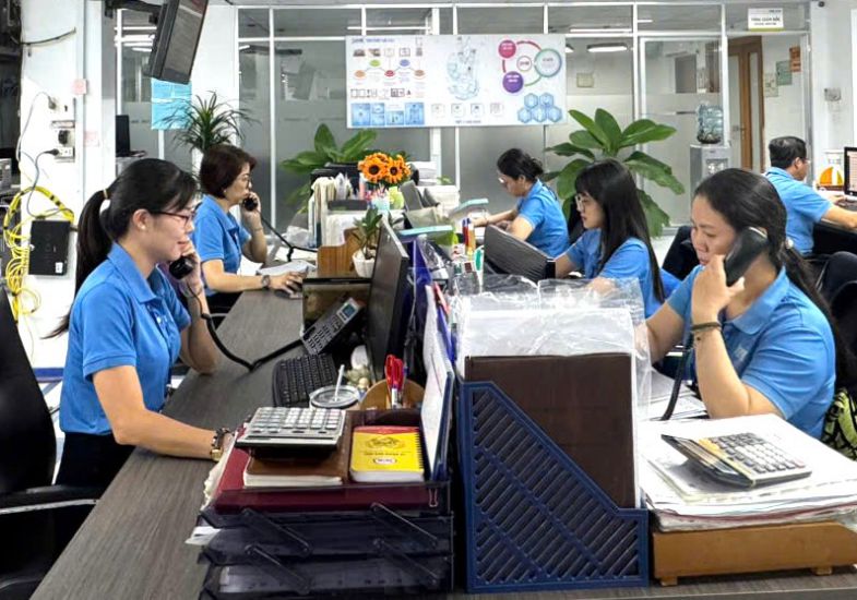 Female employees of Sapuwa Company are supported by the company with 1 million VND/month for 12 months, starting from pregnancy. Photo: Nam Duong