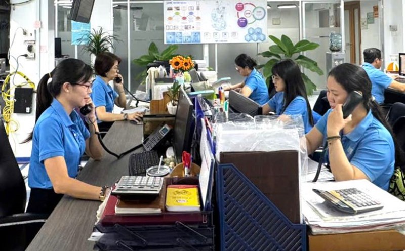 Female employees of Sapuwa Company are supported by the company with 1 million VND/month for 12 months, starting from pregnancy. Photo: Nam Duong