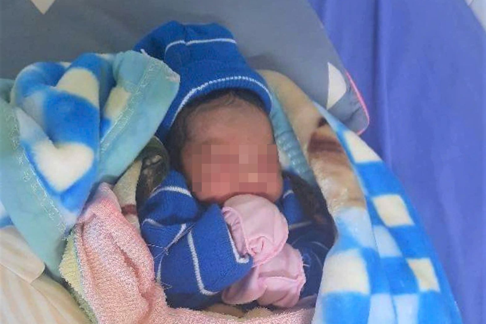At the time of discovery, the baby boy's umbilical cord was still intact. Photo: Bao Lam