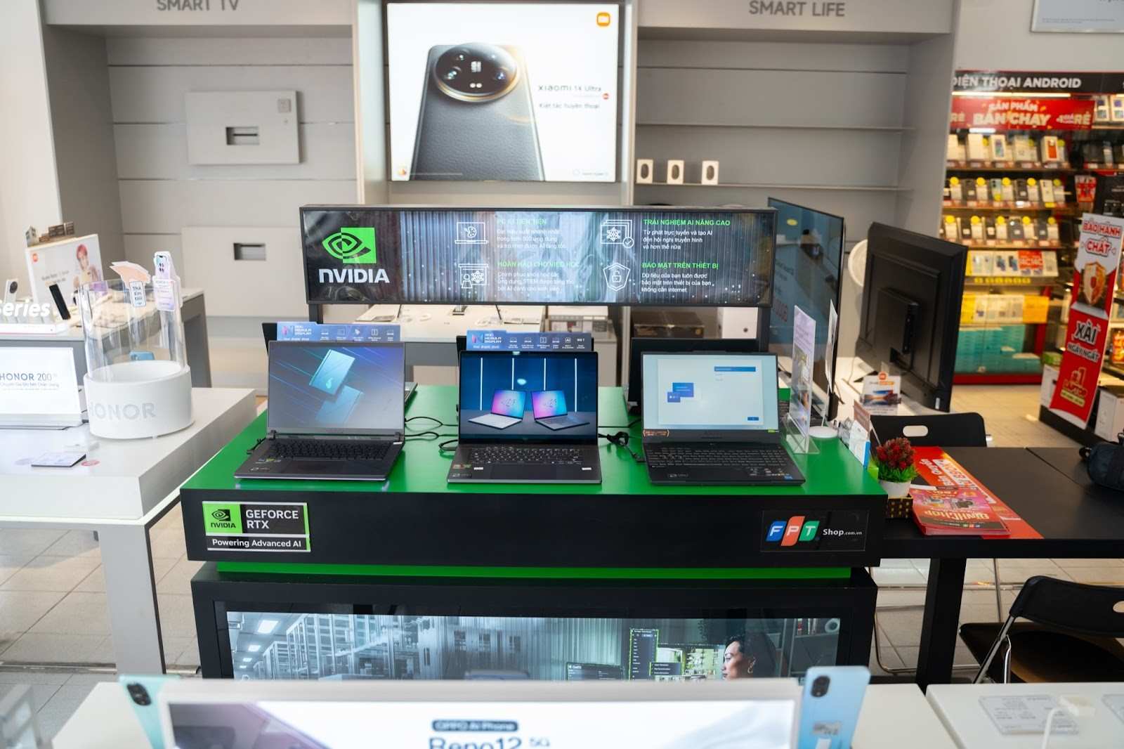 FPT Shop and Nvidia create AI Laptop experience space at two FPT Shop stores in Hanoi and Ho Chi Minh City. Photo: FPT Shop