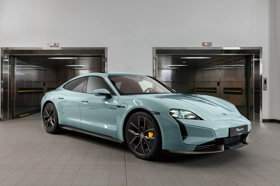 The upgraded Porsche Taycan has just been introduced in the Vietnamese market. Photo: Porsche