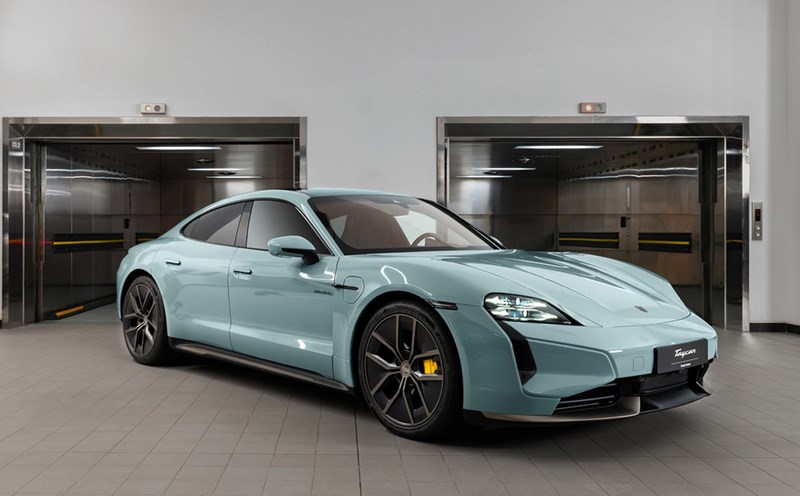 The upgraded Porsche Taycan has just been introduced in the Vietnamese market. Photo: Porsche