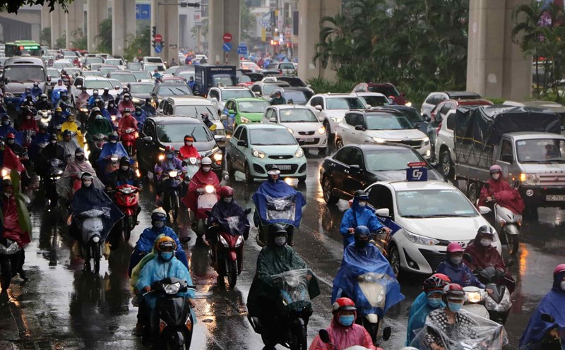 Weak cold air is forecast to cause scattered rain in the Northeast region from October 19. Photo: Huu Chanh