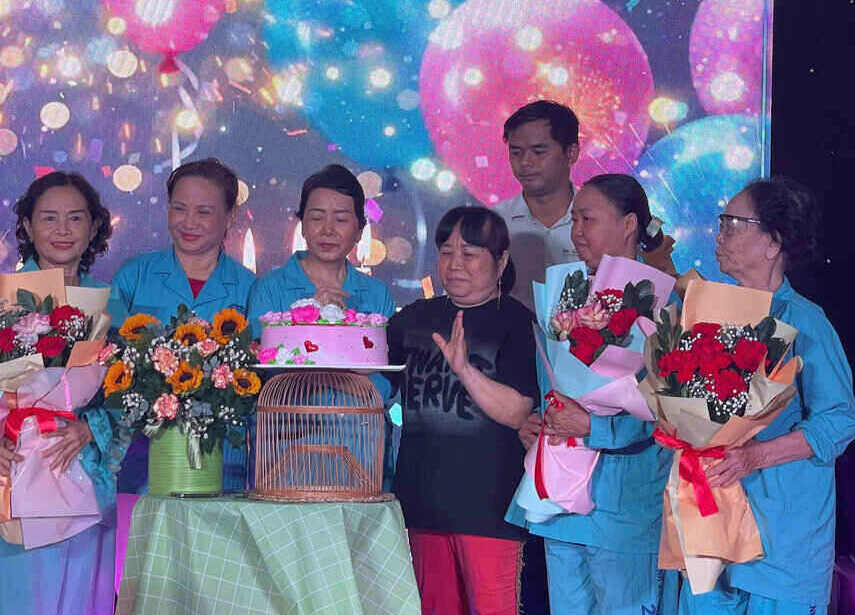 Da Nang Hospital organizes the program "Singing of Love" for female patients. Photo: Mai Huong