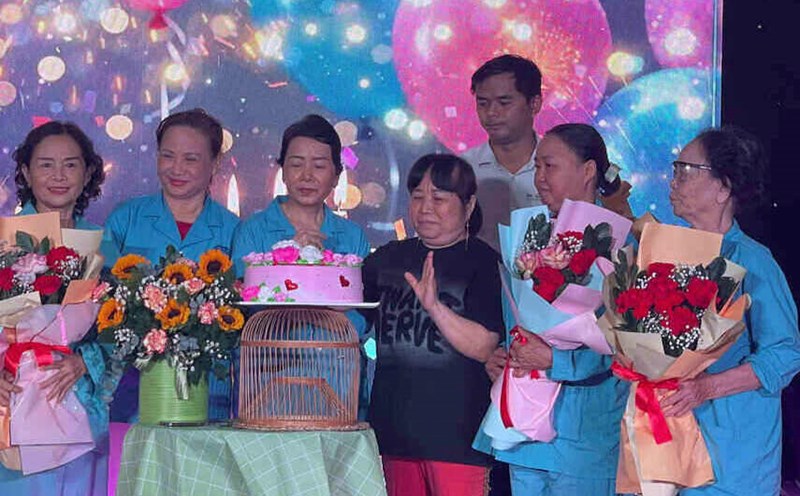 Da Nang Hospital organizes the program "Singing of Love" for female patients. Photo: Mai Huong