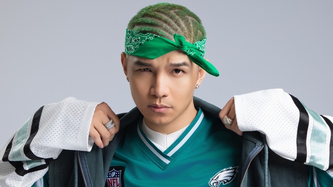 Cuong Seven is called the leader of all leaders by People's Artist Tu Long. Photo: Producer