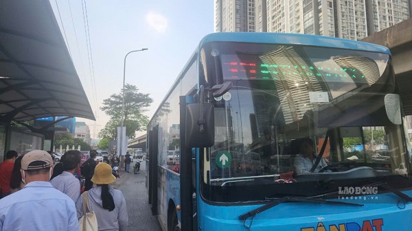 From November 1, 2024, Hanoi will adjust bus fares upward. Photo: Minh Hanh