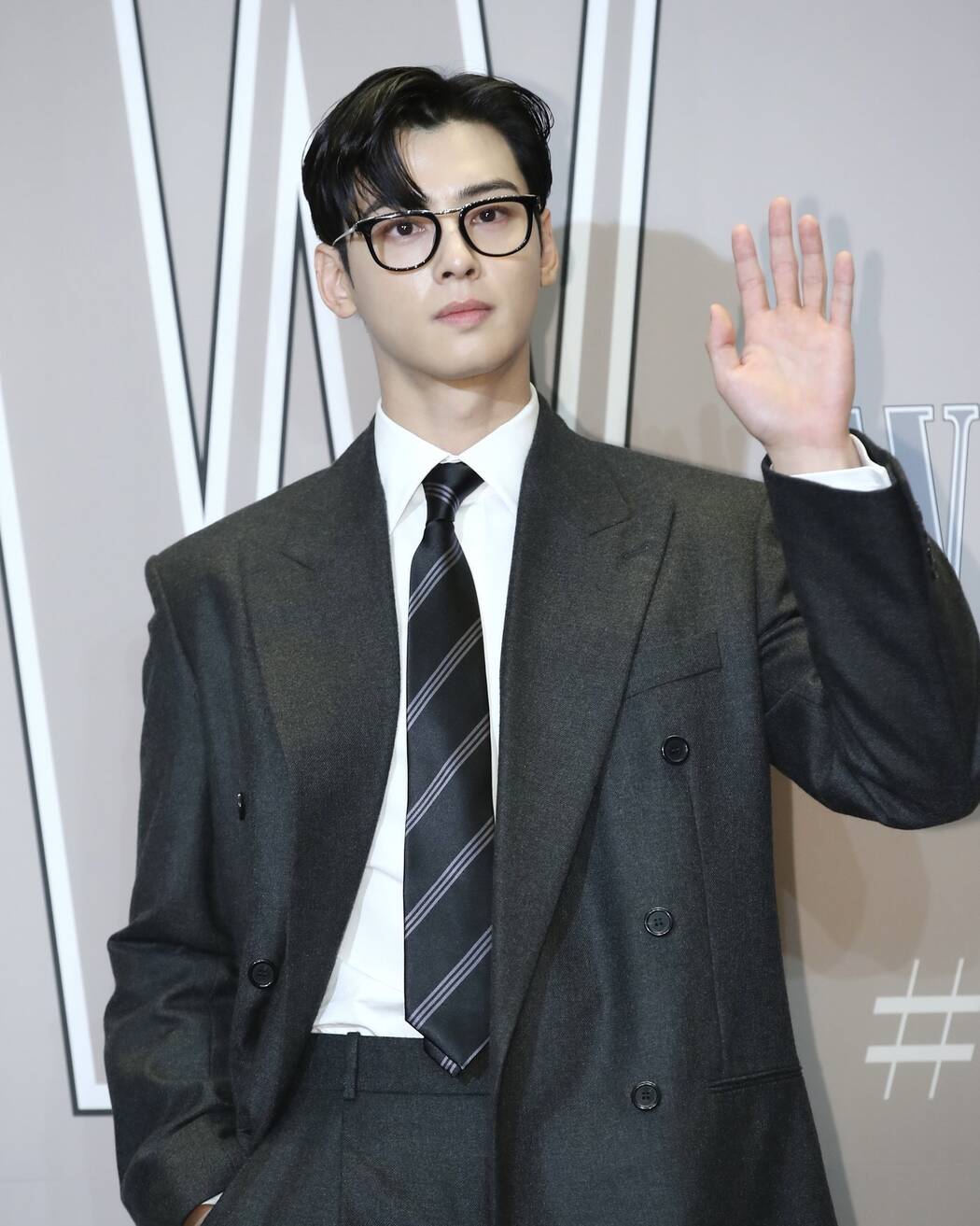 Cha Eun Woo gay sot khi tham du mot su kien tu thien hom 14.10. Anh: Naver