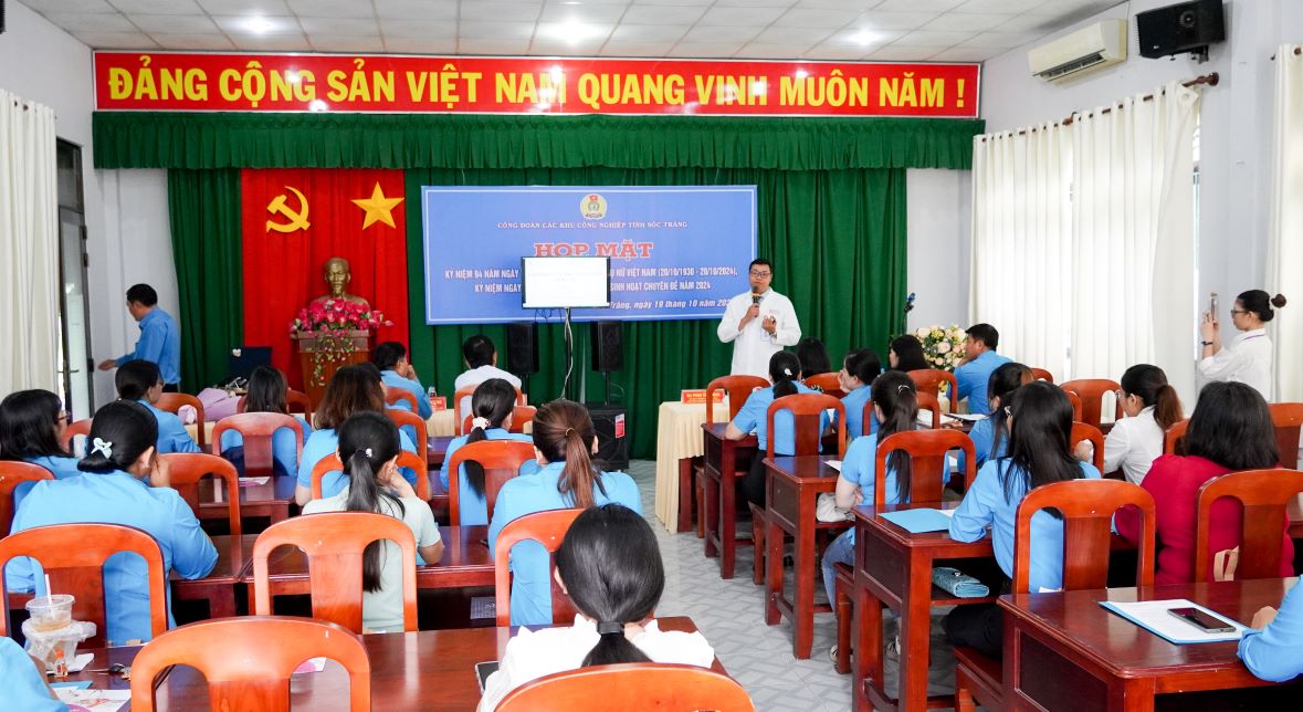 Cac nu dai bieu duoc tham du chuyen de ve cham soc suc khoe sinh san. Anh: Phuong Anh