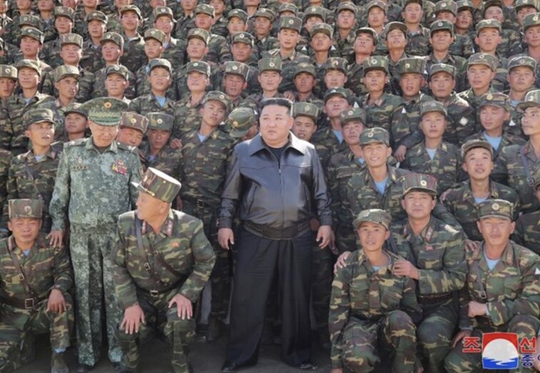 North Korea announced that in just one week, 1.4 million students and youth union cadres joined the army. Photo: AFP