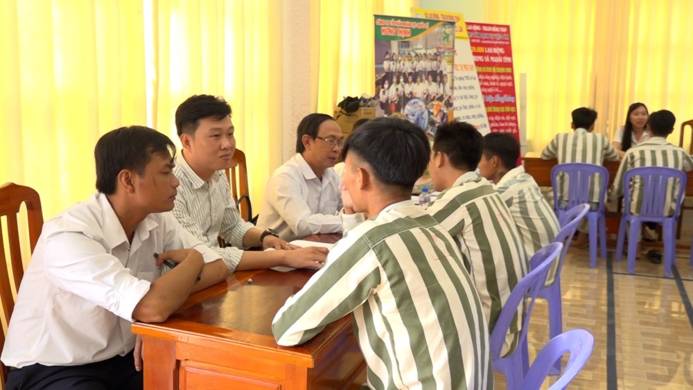 Good prisoners are happy to be given job opportunities