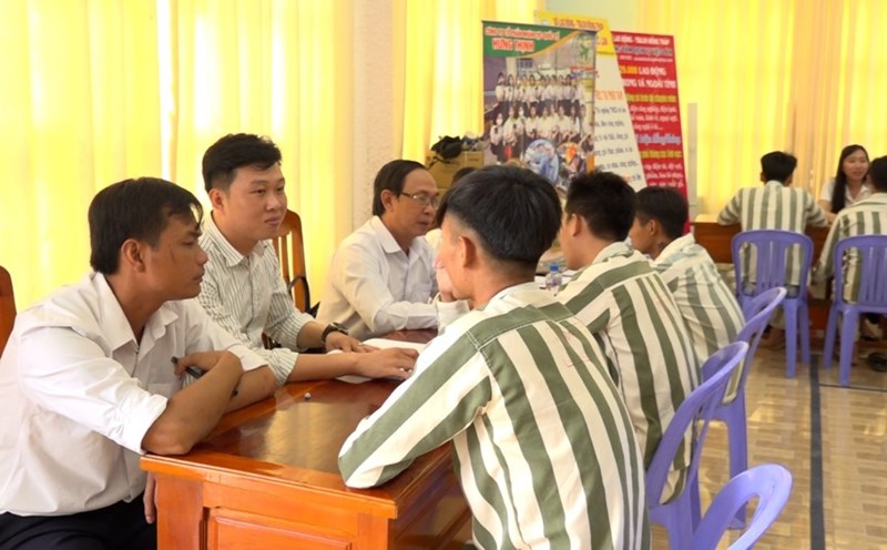 Good prisoners are happy to be given job opportunities