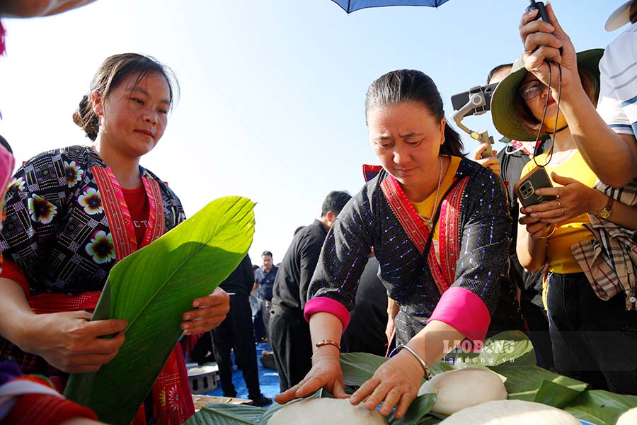 “Day cung la dip de tang cuong doan ket, huu nghi, giao luu ve the duc the thao giua cac don vi, dia phuong, tao khong khi vui tuoi phan khoi trong nhan dan va du khach, gop phan quang ba, thuc day phat trien du lich huyen Tua Chua” – ong Hung noi.