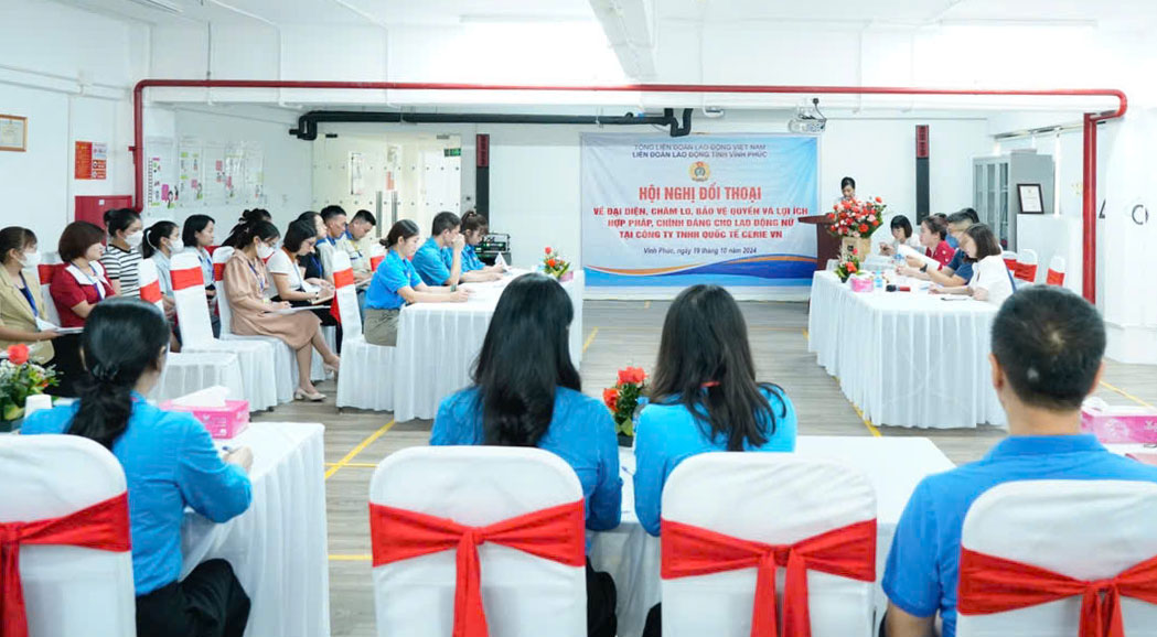 Dialogue conference on representation, care, protection of rights and legitimate interests of female workers. Photo: Bao Nguyen