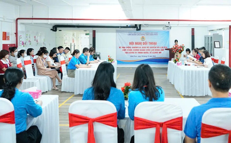 Dialogue conference on representation, care, protection of rights and legitimate interests of female workers. Photo: Bao Nguyen